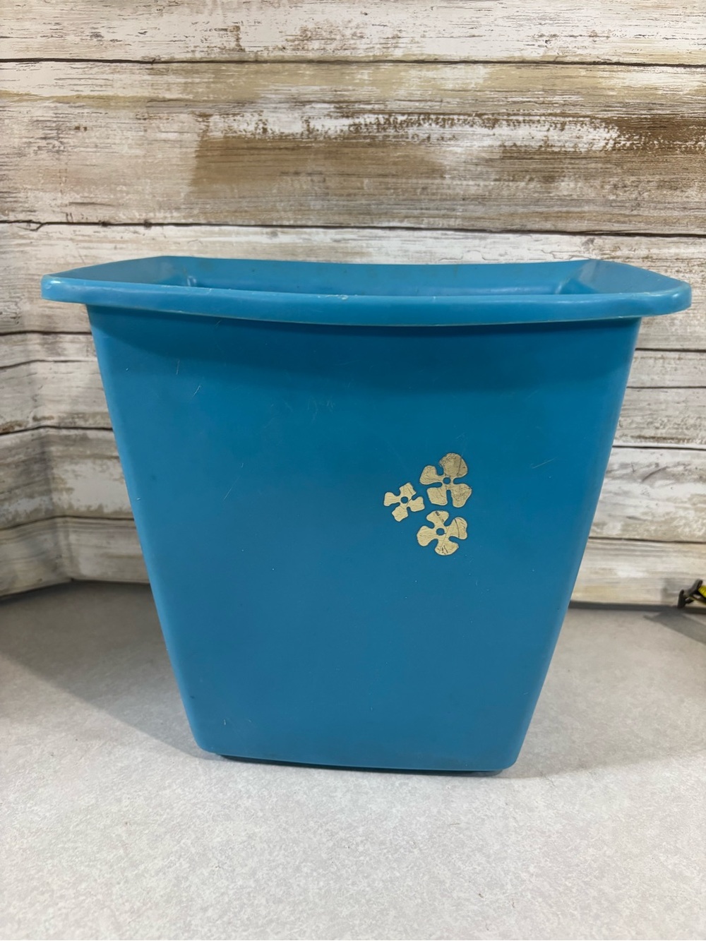 Bright blue vintage Rubbermaid garbage/trash can (silver design)
